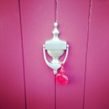 Pink door - knitted heart garland